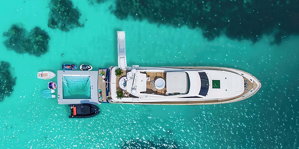 Аренда моторной мега яхты Astondoa 102 FOR YOUR EYES ONLY на Пхукете